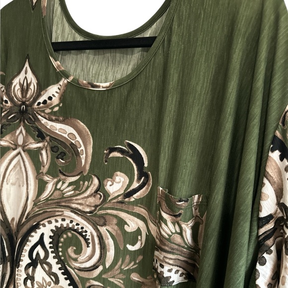 Elegant Green Paisley Women's Top - Picture 4 of 5